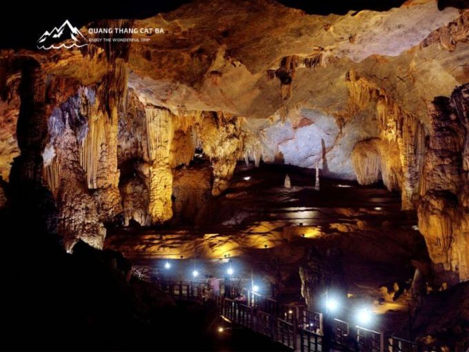 Tour khám phá hang động Cát Bà