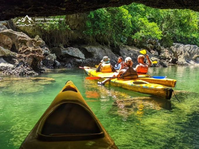 Tour trải nghiệm thuyền kayak độc đáo trên vịnh Lan Hạ Cát Bà 