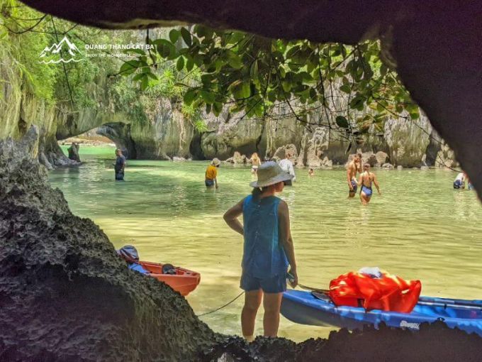 Tour trải nghiệm thuyền kayak độc đáo trên vịnh Lan Hạ Cát Bà 