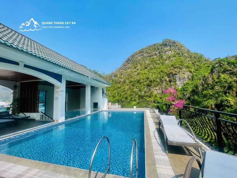 Hồ bơi ngoài trời tại Lynh’s Villa 