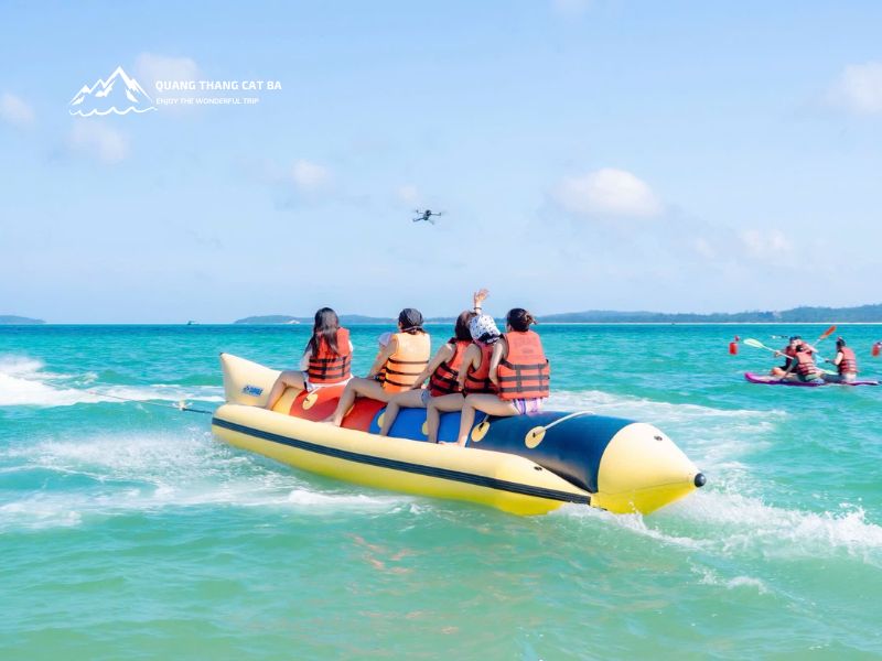Bay FLycam trong hoạt động chơi phao chuối