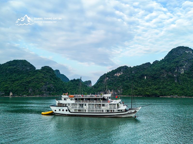 Du thuyền ngủ đêm vịnh Hạ Long