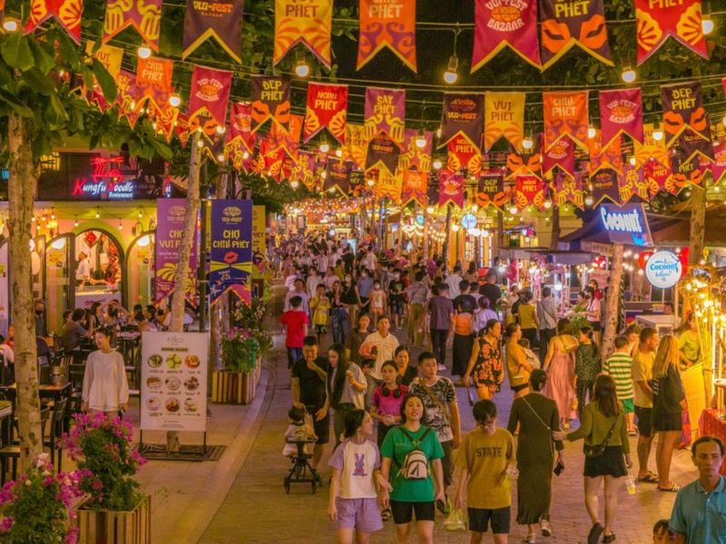 Ha Long Night Market