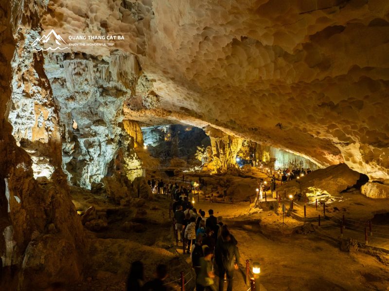 The Sung Sot Cave, located in the heart of Ha Long Bay