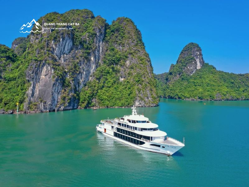 Cruise on Ha Long Bay
