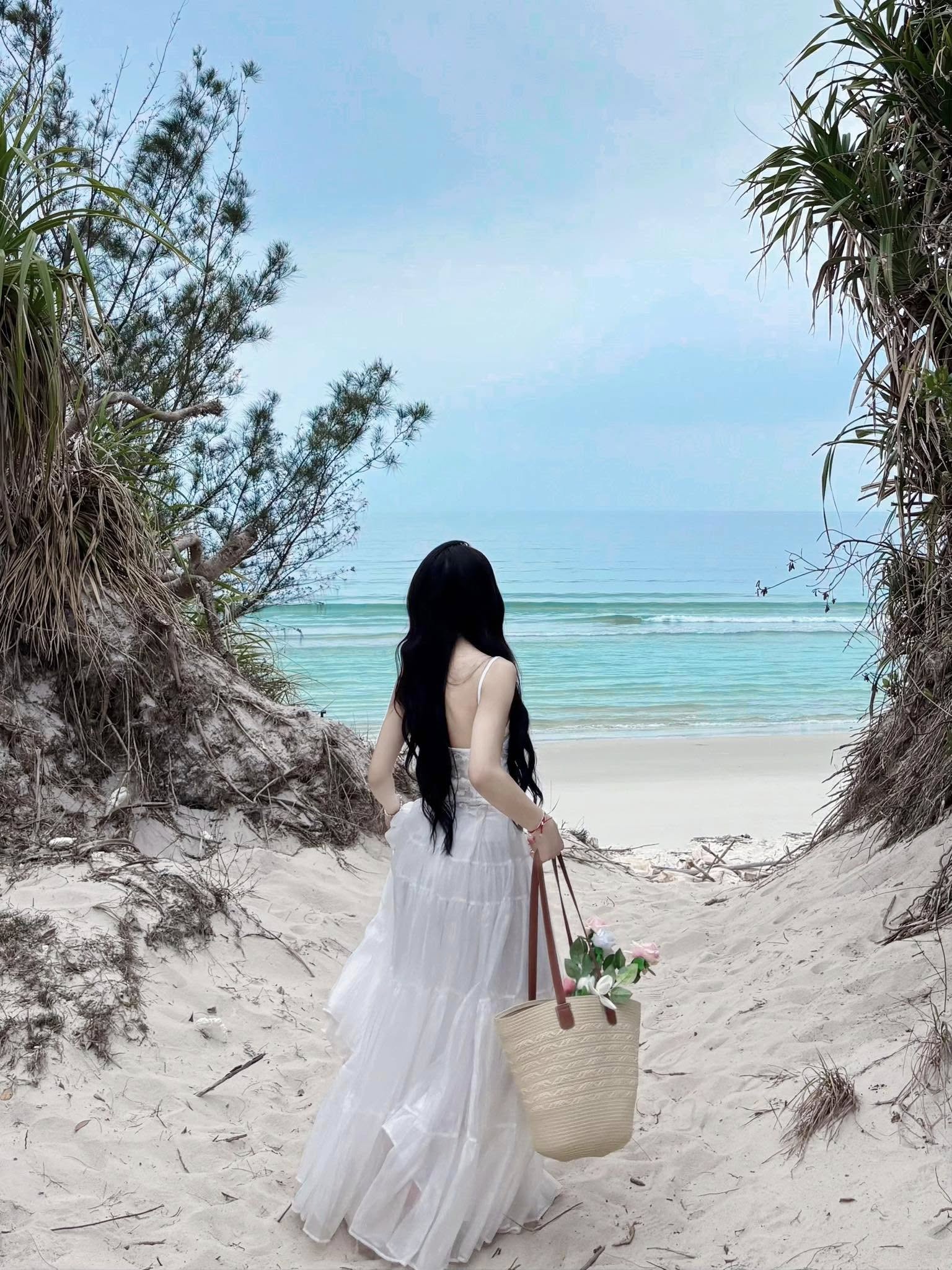 Bãi Rùa Quan Lạn hoang sơ hơn hầu hết các bãi tắm khác ở trên đảo