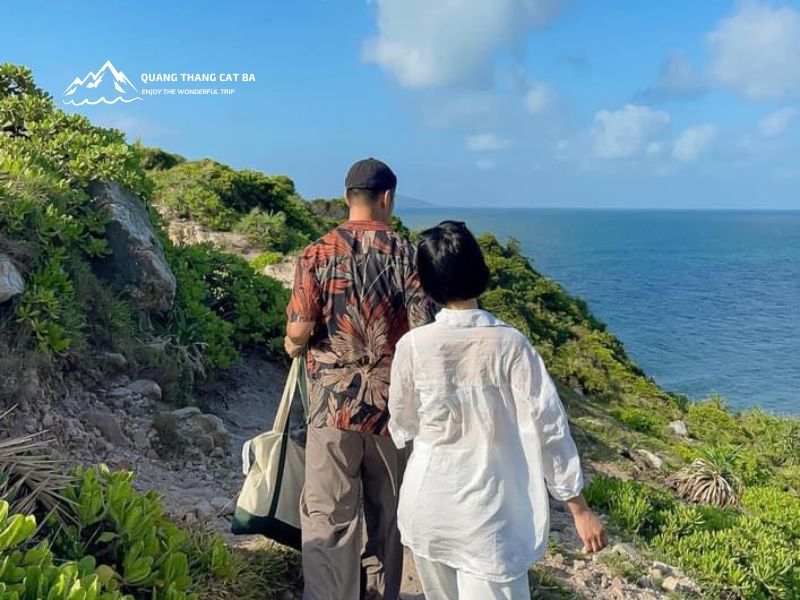 Đảo Quan Lạn còn tương đối hoang sơ