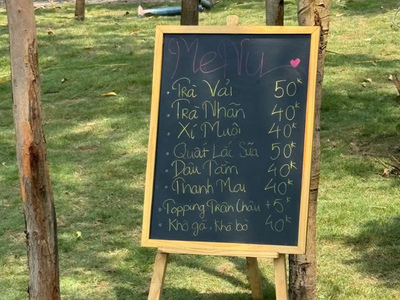 Menu quán nước tại Eo Gió (nguồn Nhungtda)