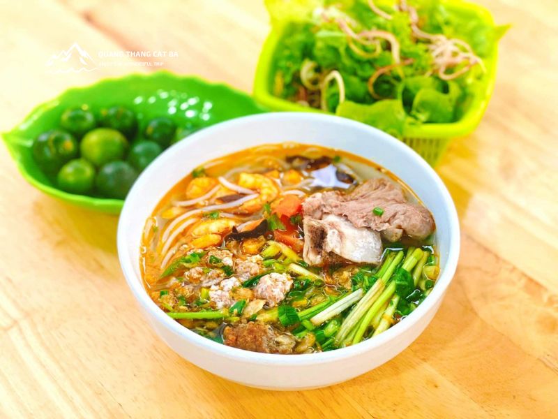 Quán ăn sáng tại Cát Bà