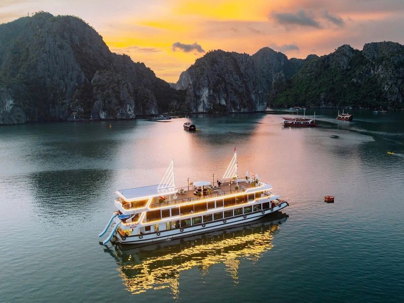 tour hoàng hôn vịnh Lan Hạ