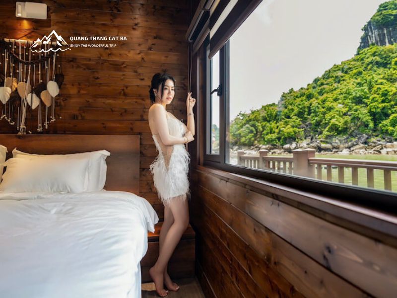  Guests check out of rooms 