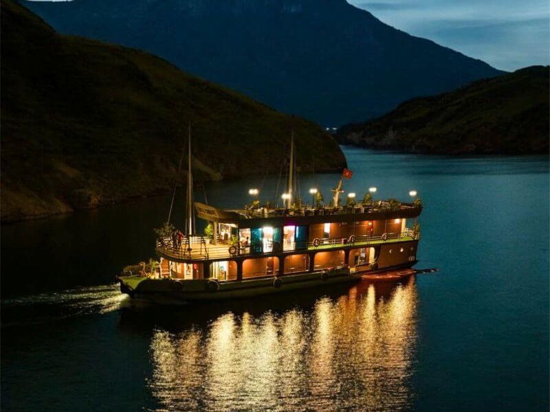 Tour 2 ngày 1 đêm vịnh Lan Hạ du thuyền Aduta 5