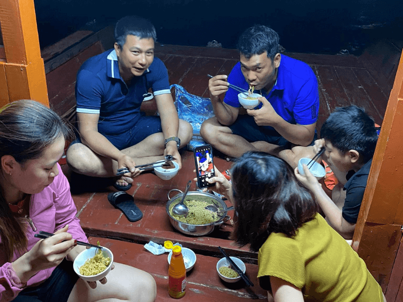 Cat Ba Night Squid Fishing Tour 5