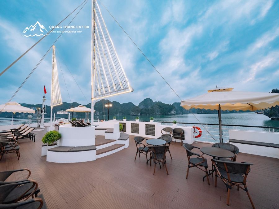 Sunset on Cat Ba Dream Cruise