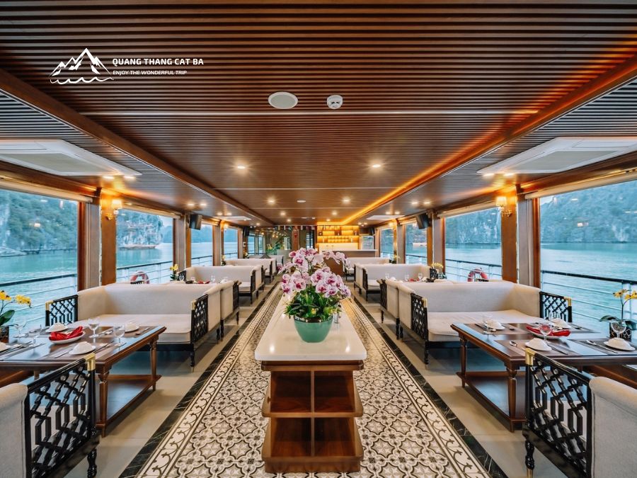 Fine dinning on Lan Ha Bay