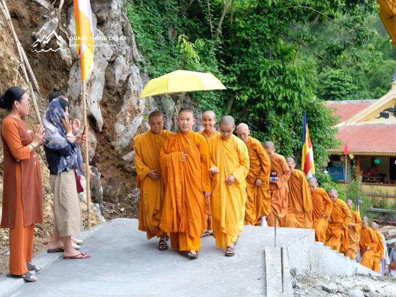 Hoạt động tại Chùa Linh Quang