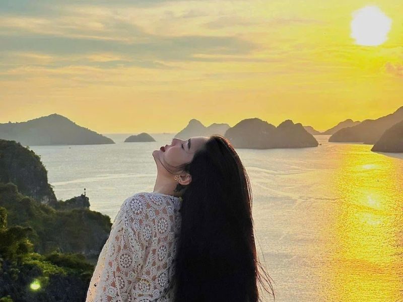 Ngắm hoàng hôn trên vịnh Lan Hạ