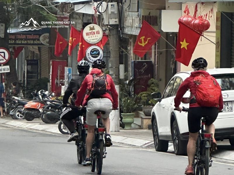 Tham Quan Chợ Cát Bà