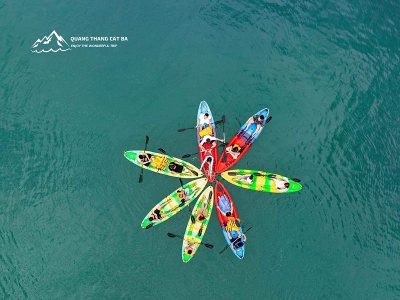 Chèo kayak vịnh Lan Hạ