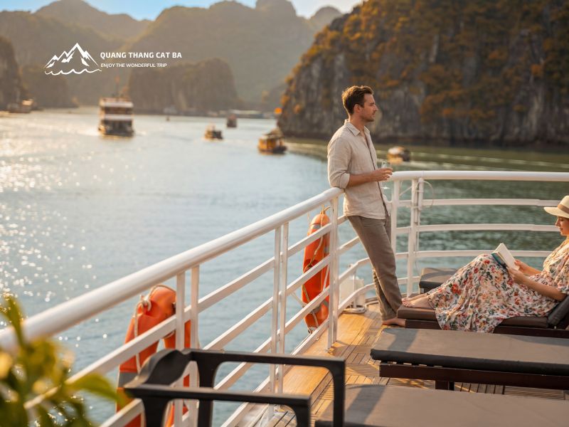 Trải nghiệm hoàng hôn trên du thuyền vịnh lan hạ