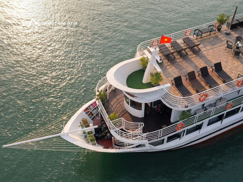 Check-in on a 2 days 1 night cruise in Lan Ha Bay