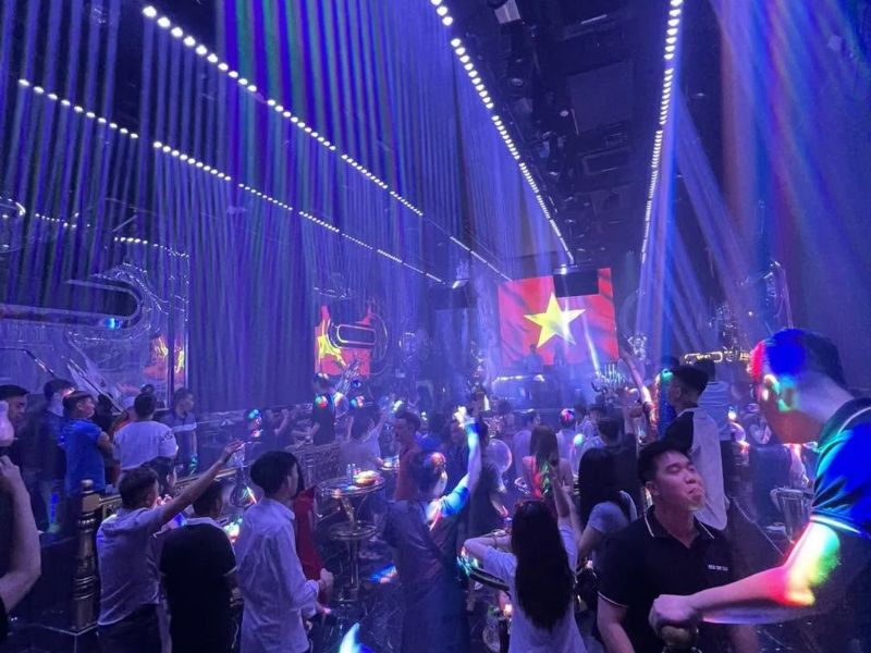 Bar Cát Bà – Red Sky Club 2