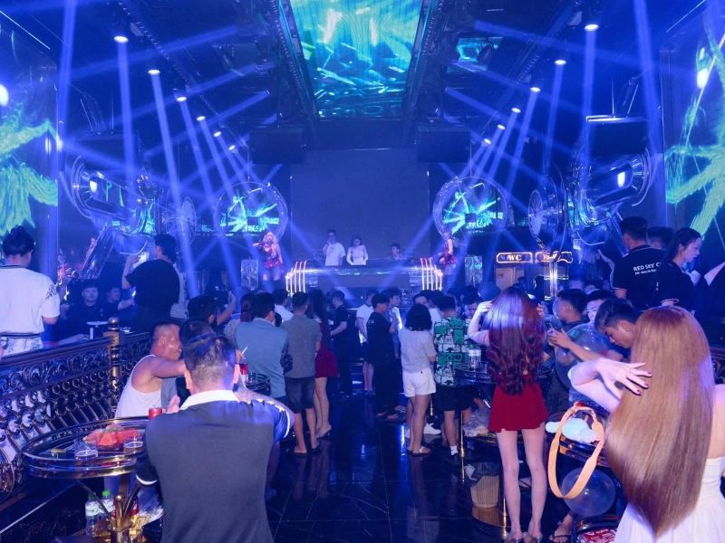 Bar Cát Bà – Red Sky Club 3