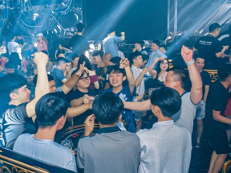 Bar Cát Bà – Red Sky Club 4