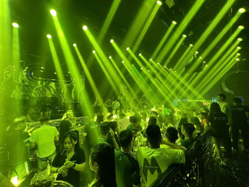 Bar Cát Bà – Red Sky Club 