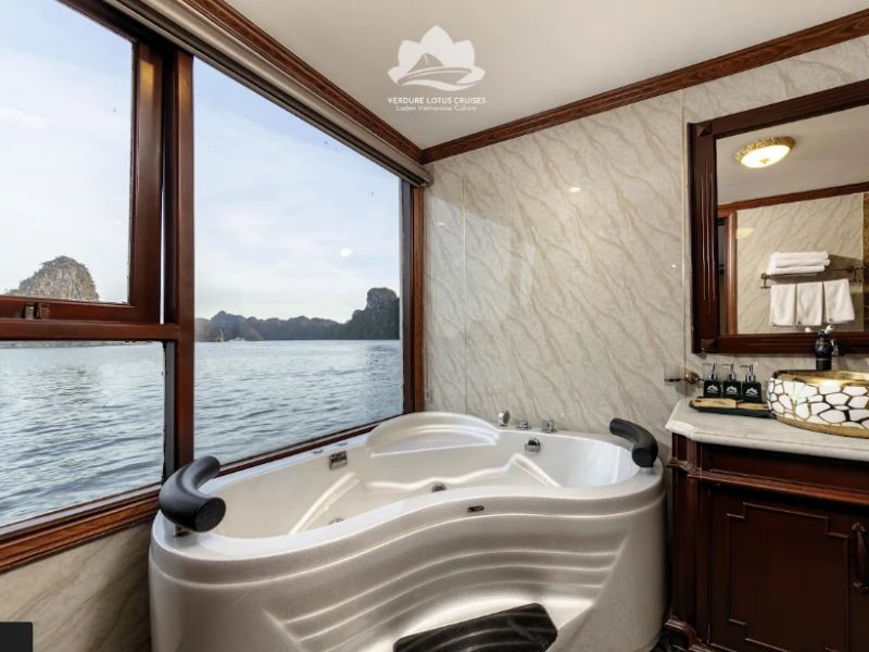 Phòng tắm du thuyền Verdure Lotus Cruises
