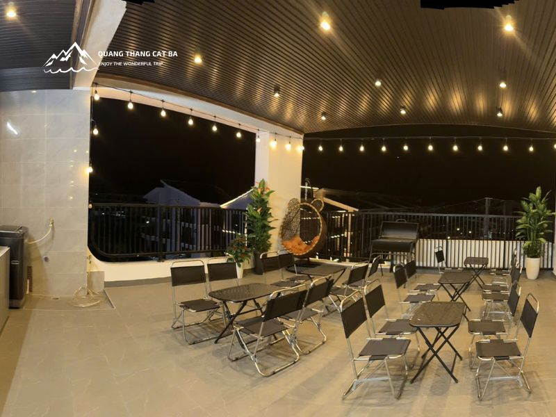 Khu vực sân thượng Cam Villa có thể tổ chức bbq và ngồi chill cùng nhau