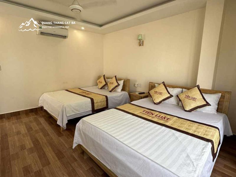 Khách sạn Tiến Luật