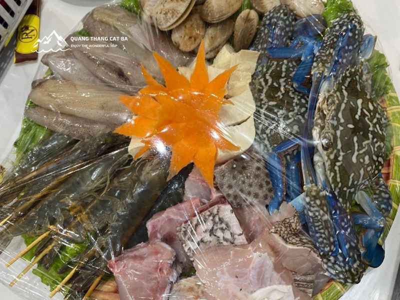 Thực phẩm tươi sống tại nhà hàng Phi Nhung Cát Bà