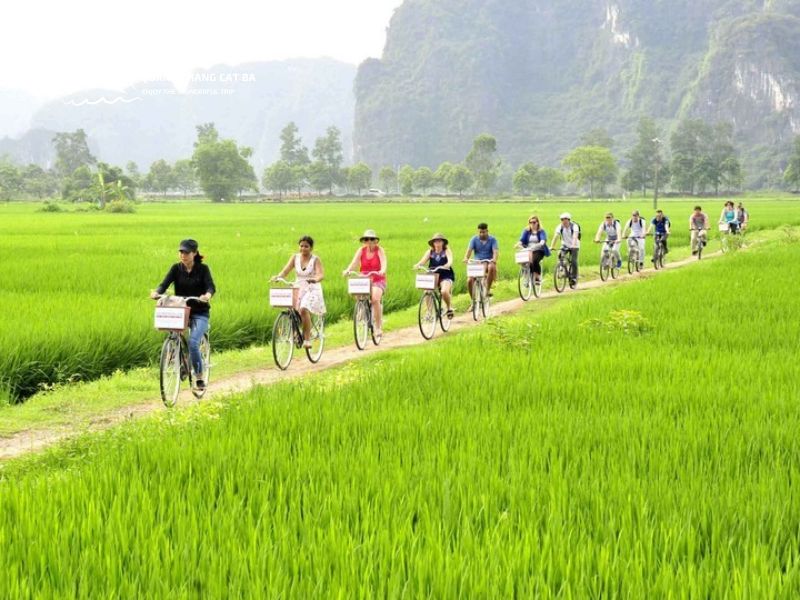Cycling to Bich Dong Pagoda
